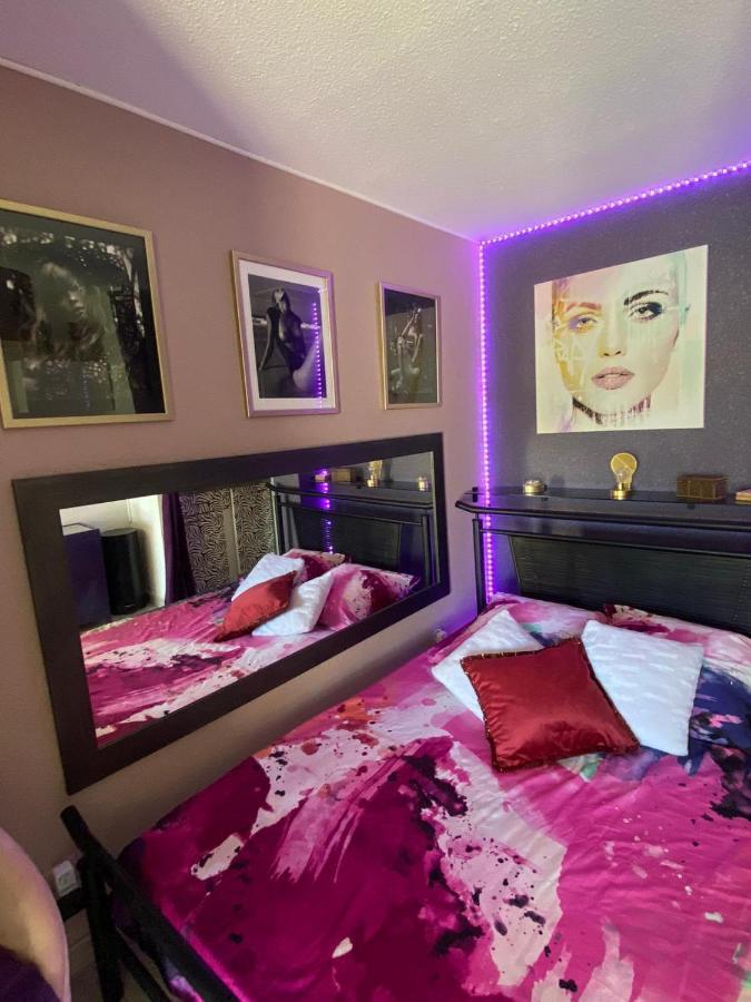 Purple Secret Naturiste แอกด์ ภายนอก รูปภาพ